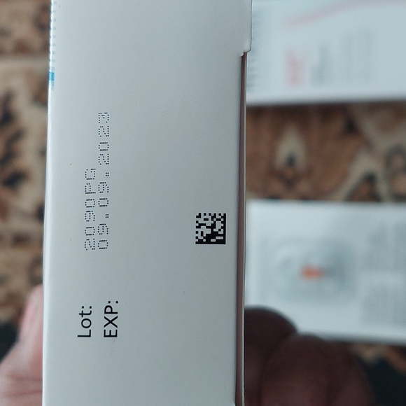 FREE SAMPLE! Avon BUNDLE Physiogel Daily Moisture Therapy Cleanser & A.I Lotion - Picture 3 of 14